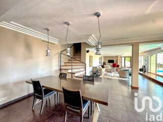  Villa  vendre 10 pices 313 m