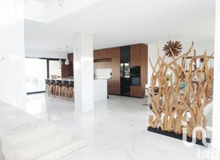  Villa  vendre 7 pices 300 m