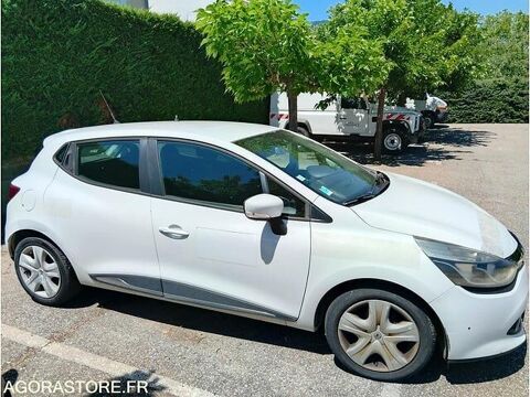 Annonce voiture Renault Clio 2000 €