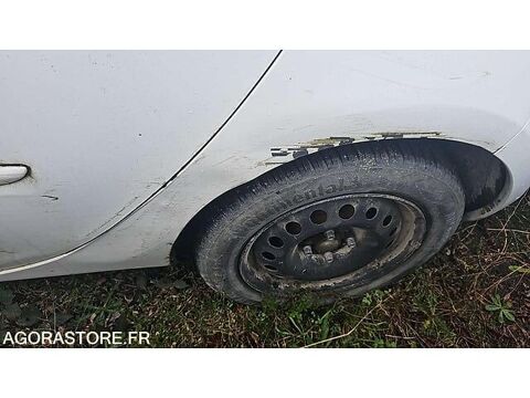 Clio VF1BR1F0544008131 occasion 93100 Moulins