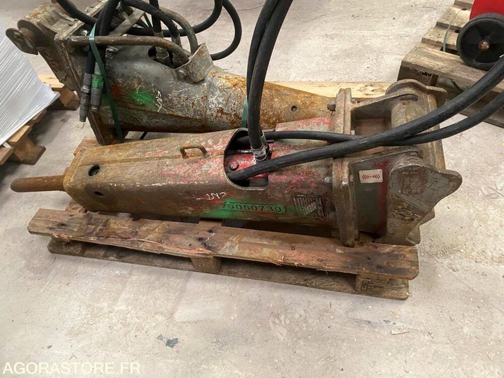 Pieces d&eacute;tach&eacute;es et accessoires Engins BTP  occasion 93100 Savignac