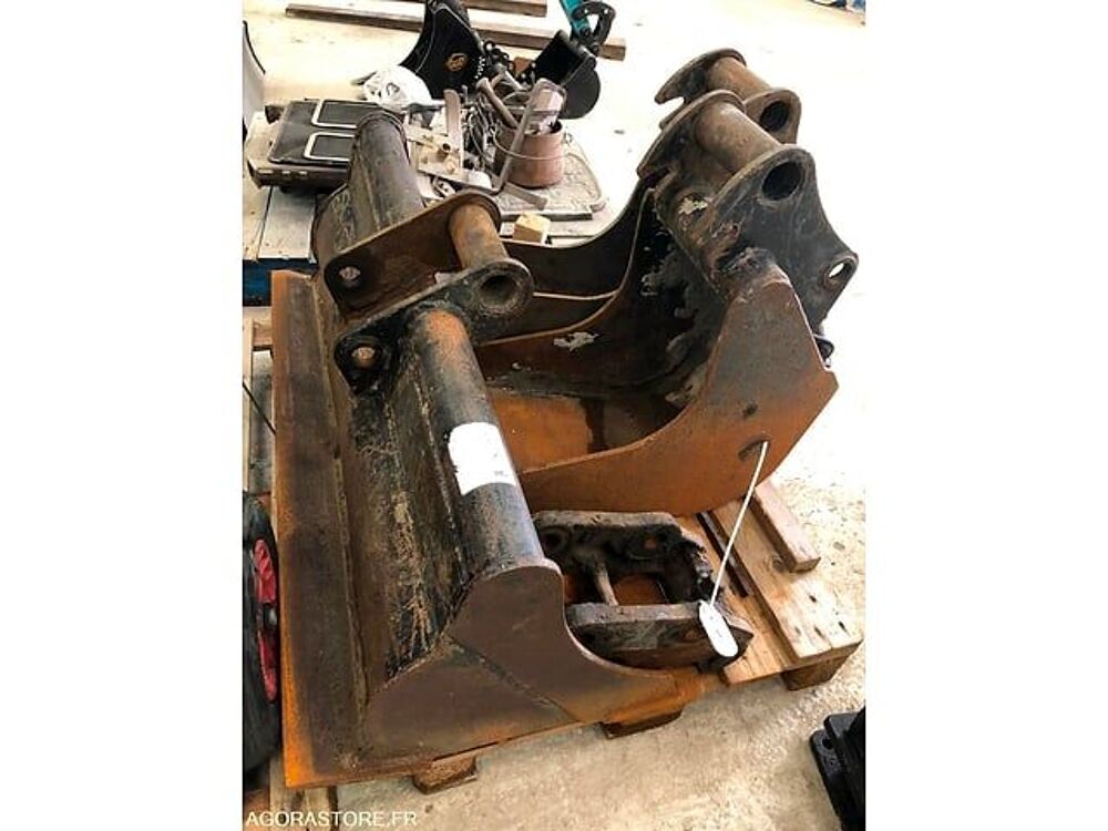 Pieces d&eacute;tach&eacute;es et accessoires Engins BTP  occasion 93100 Savignac