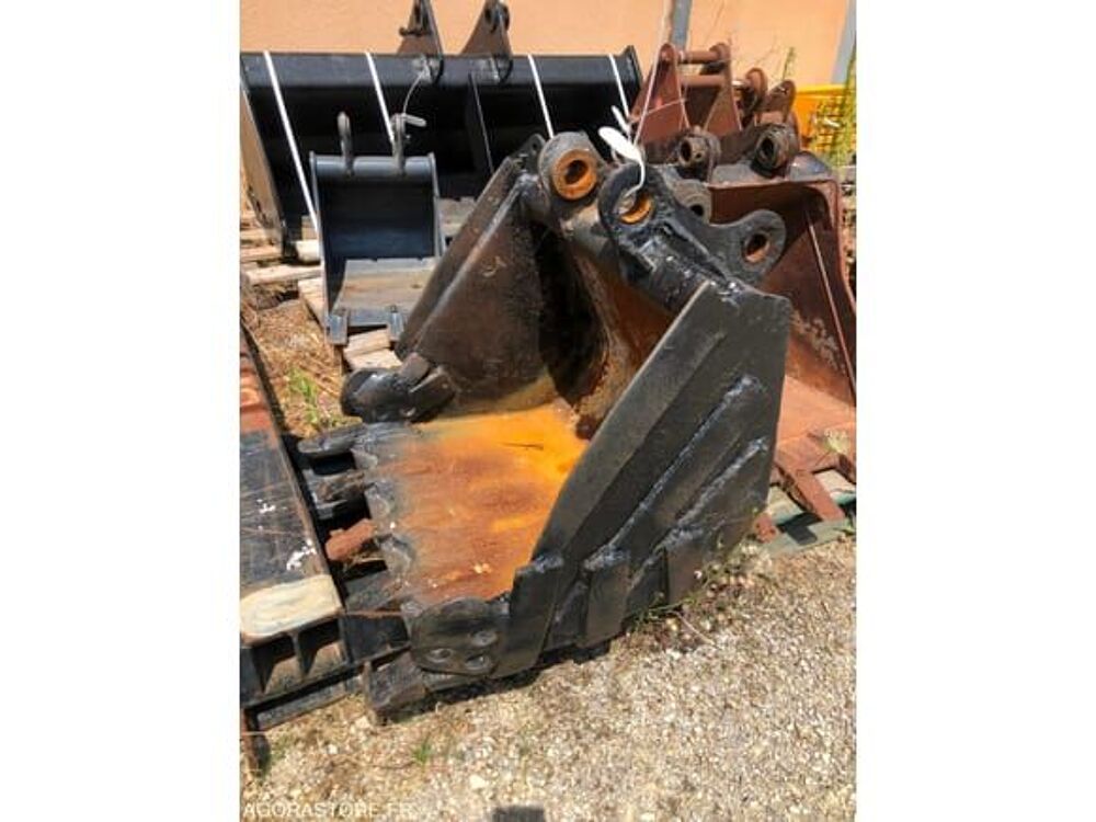 Pieces d&eacute;tach&eacute;es et accessoires Engins BTP  occasion 93100 Savignac