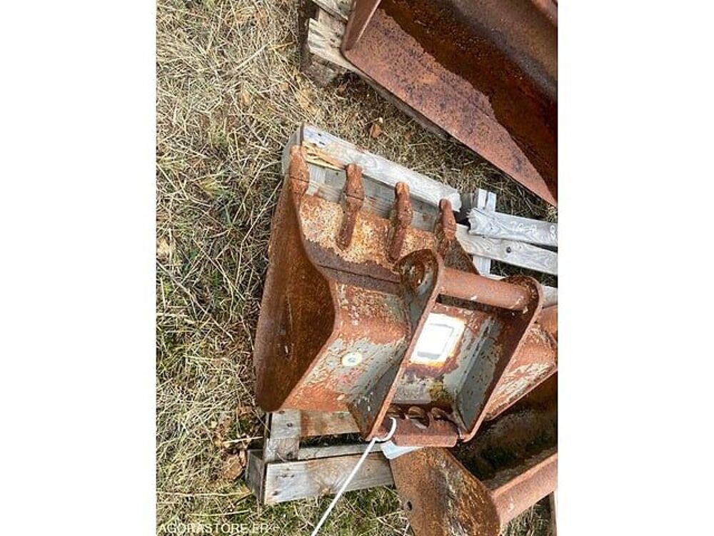Pieces d&eacute;tach&eacute;es et accessoires Engins BTP  occasion 93100 Savignac