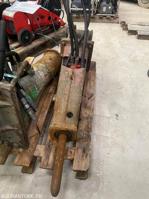 Pieces d&eacute;tach&eacute;es et accessoires Engins BTP  occasion 93100 Savignac
