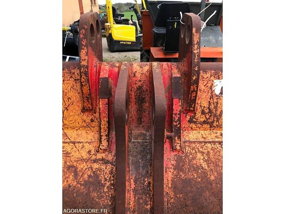 Pieces d&eacute;tach&eacute;es et accessoires Engins BTP  occasion 93100 Savignac