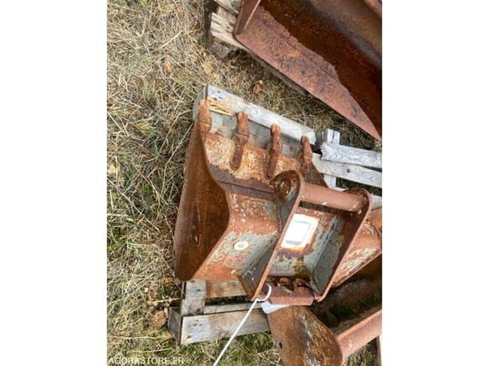Pieces d&eacute;tach&eacute;es et accessoires Engins BTP  occasion 93100 Savignac