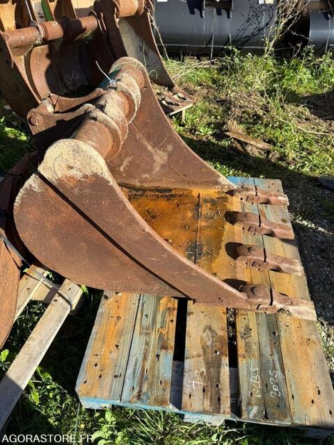 Pieces d&eacute;tach&eacute;es et accessoires Engins BTP  occasion 93100 Savignac