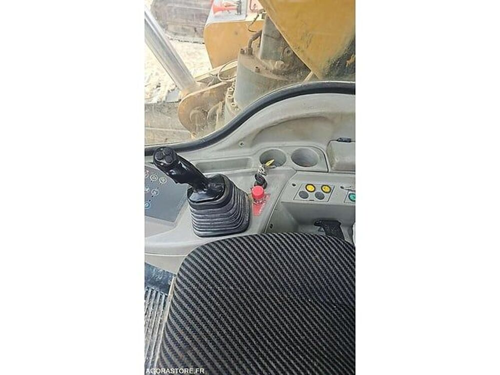 Tracto Pelle 2010 occasion 93100 Gellainville