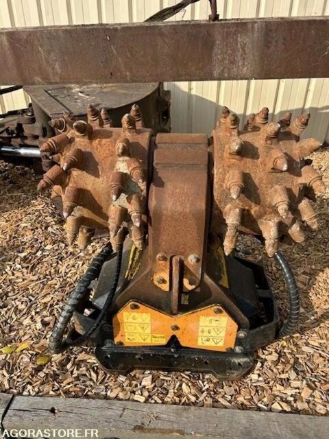 Utilitaire Pieces d&eacute;tach&eacute;es et accessoires Engins BTP  occasion Belmont-Tramonet 93100