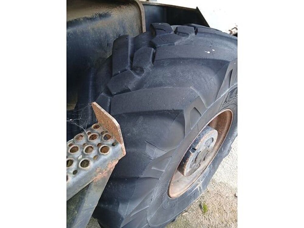 Tracto Pelle 2012 occasion 93100 Les Pieux
