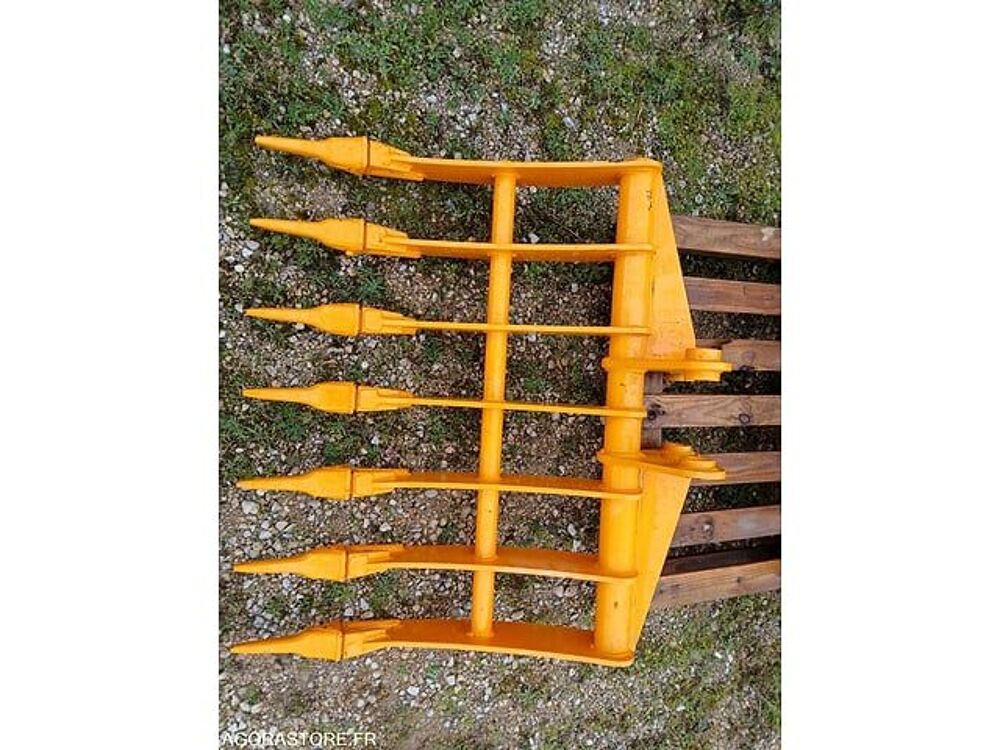 Pieces d&eacute;tach&eacute;es et accessoires Engins BTP  occasion 93100 Savignac