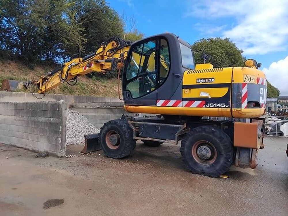 Tracto Pelle 2012 occasion 93100 Les Pieux