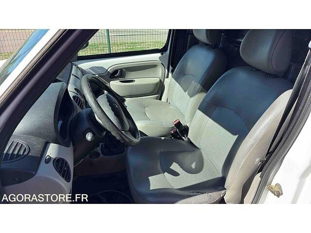 Kangoo VF1FC07AF31639869 occasion 93100 Bourg-En-Bresse