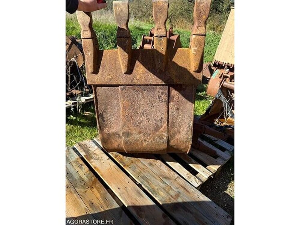 Pieces d&eacute;tach&eacute;es et accessoires Engins BTP  occasion 93100 Savignac