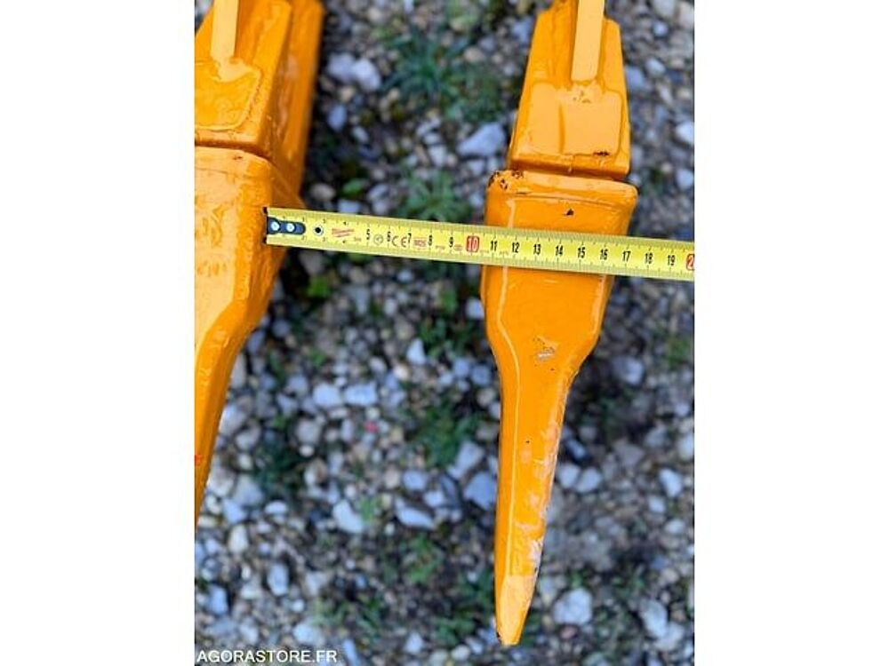 Pieces d&eacute;tach&eacute;es et accessoires Engins BTP  occasion 93100 Savignac