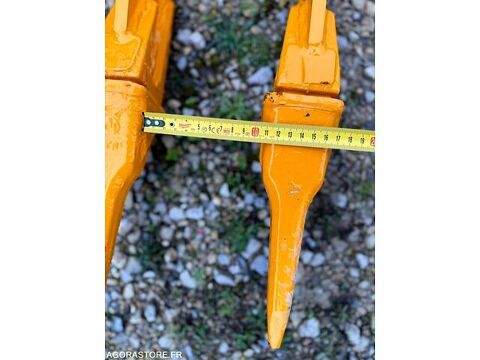 Pieces d&eacute;tach&eacute;es et accessoires Engins BTP  occasion 93100 Savignac