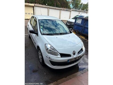 Annonce voiture Renault Clio 2600 €