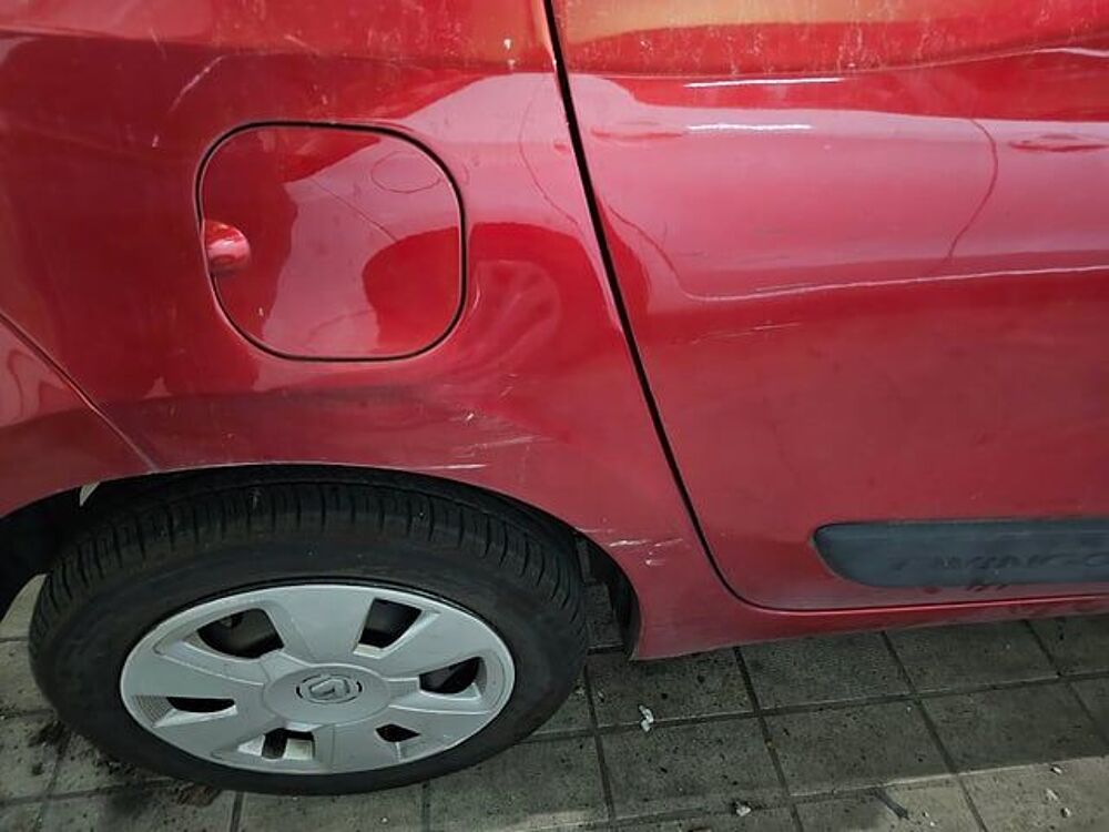 Twingo VF1AHB40D57652632 occasion 93100 Saint-Denis