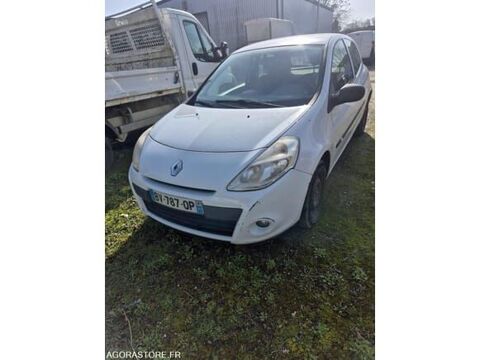 Annonce voiture Renault Clio 2500 €
