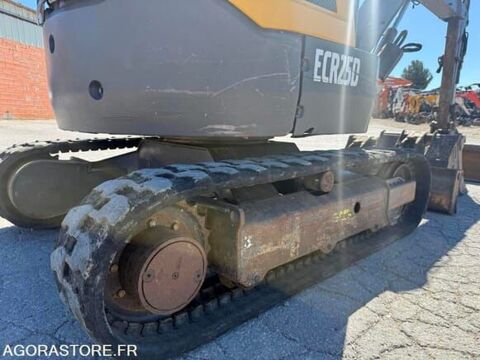 Tracto Pelle 2017 occasion 93100 Le Cr&egrave;s