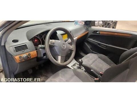 Astra W0L0AHL4865002217 occasion 93100 Saint-Palais