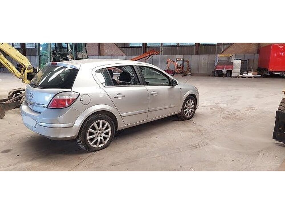 Astra W0L0AHL4865002217 occasion 93100 Saint-Palais