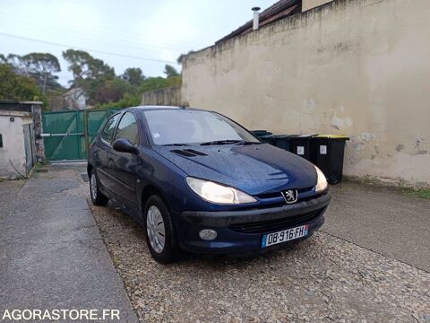 Peugeot 206 VF32ANFUR42329777 2002 occasion N&icirc;mes 93100