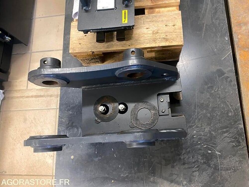 Pieces d&eacute;tach&eacute;es et accessoires Engins BTP  occasion 93100 Savignac