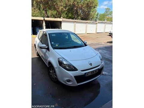 Annonce voiture Renault Clio 2600 €