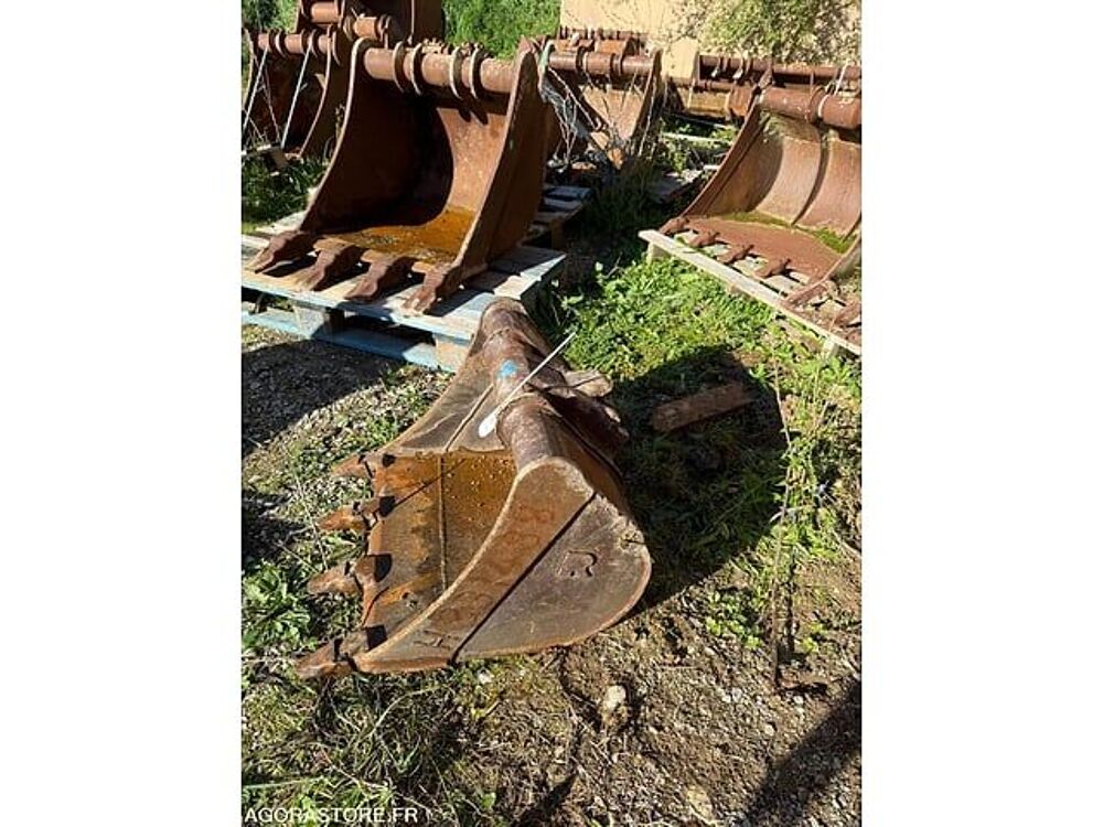 Pieces d&eacute;tach&eacute;es et accessoires Engins BTP  occasion 93100 Savignac
