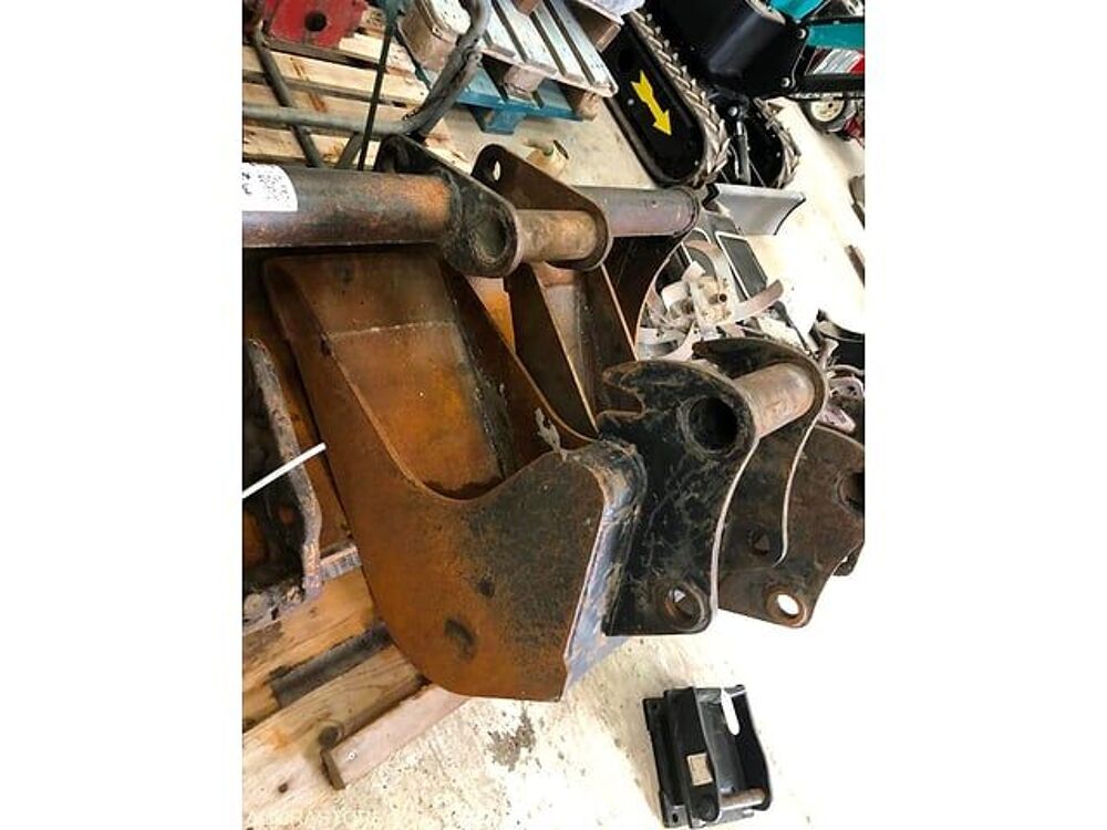 Pieces d&eacute;tach&eacute;es et accessoires Engins BTP  occasion 93100 Savignac