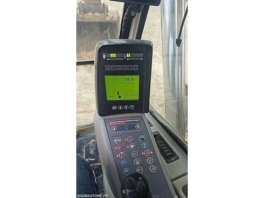 Tracto Pelle 2010 occasion 93100 Gellainville