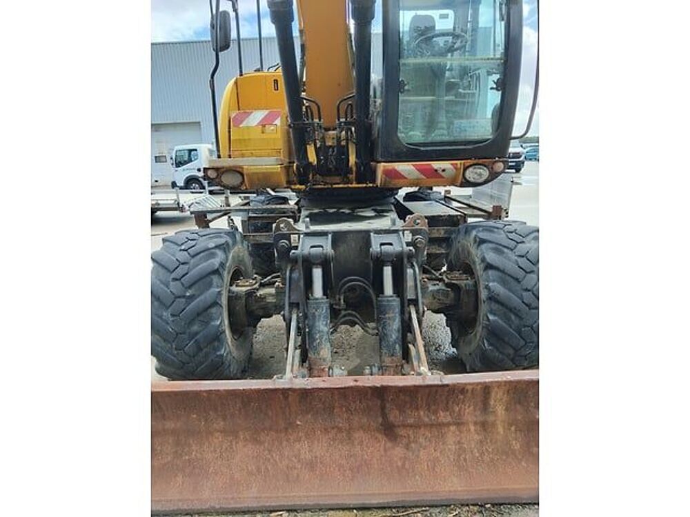 Tracto Pelle 2012 occasion 93100 Les Pieux
