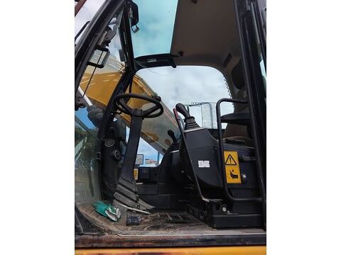 Tracto Pelle 2012 occasion 93100 Les Pieux