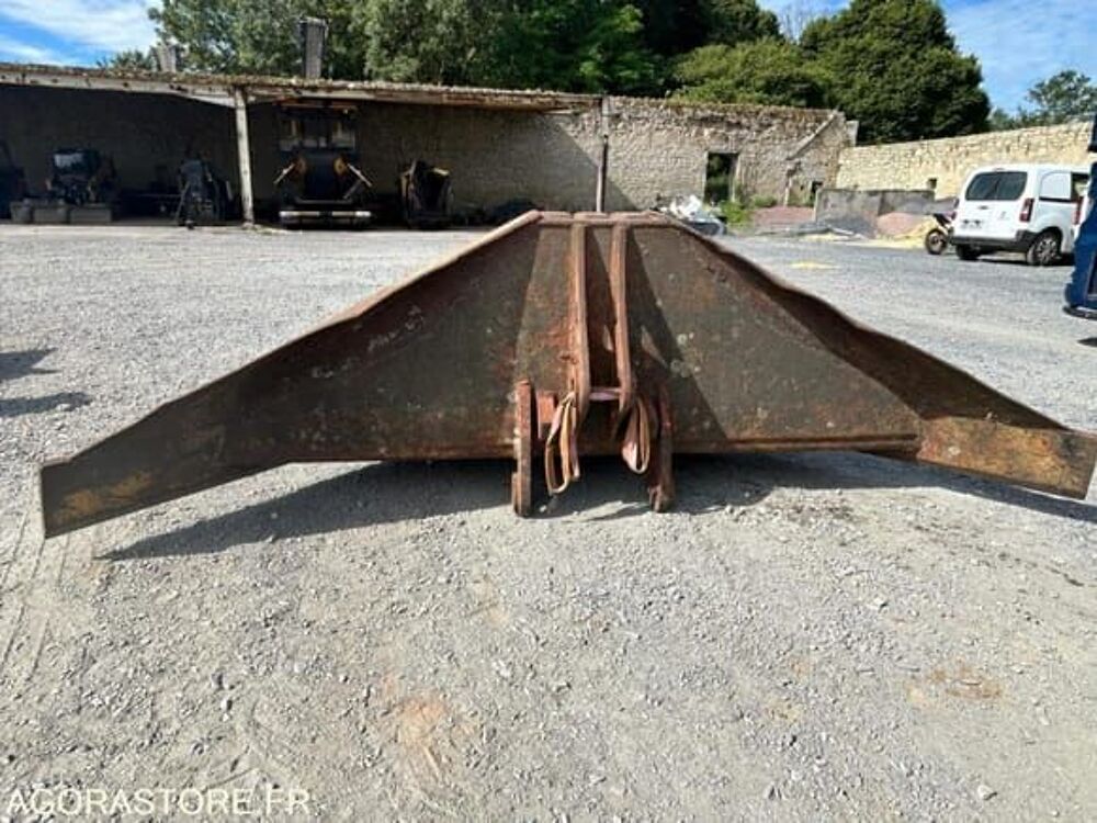 Pieces d&eacute;tach&eacute;es et accessoires Engins BTP  occasion 93100 Formigny La Bataille