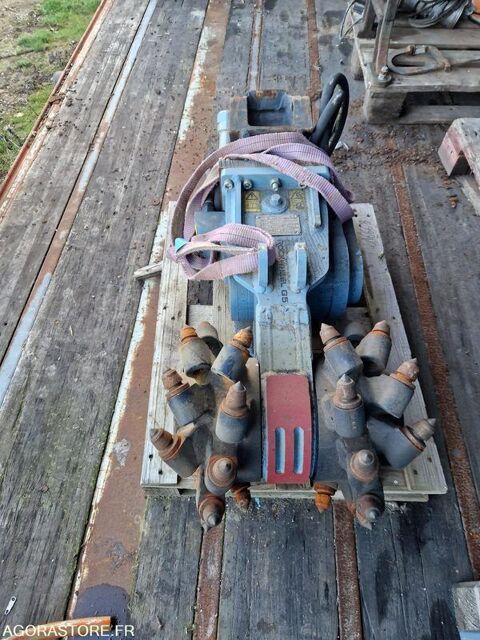 Utilitaire Pieces d&eacute;tach&eacute;es et accessoires Engins BTP  occasion Mauperthuis 93100