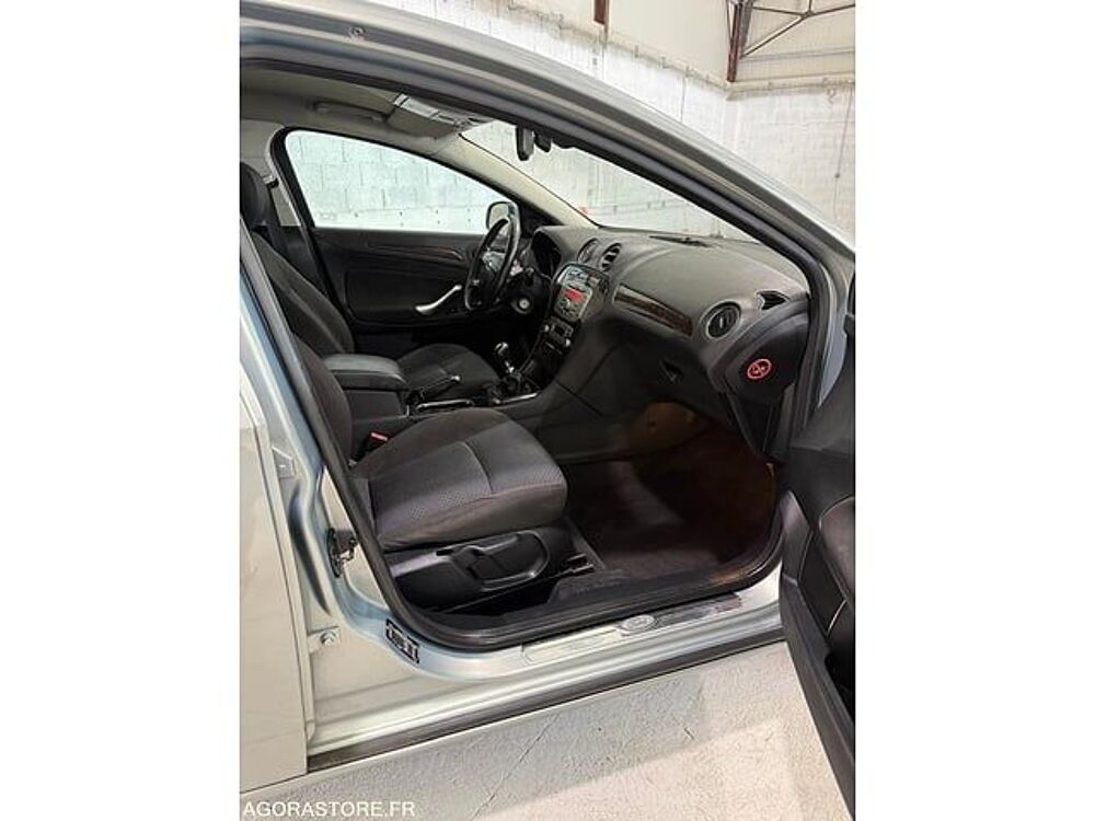 Mondeo WF0EXXGBBE8L51496 occasion 93100 Four