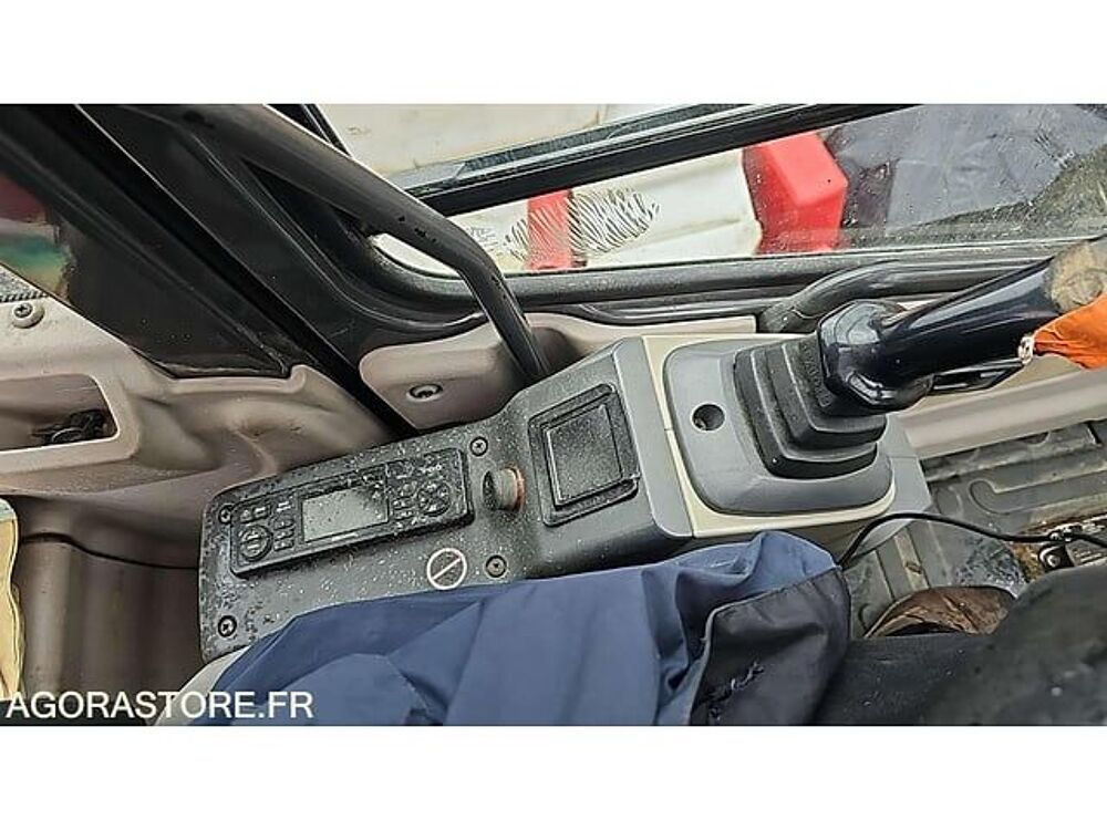 Tracto Pelle 2010 occasion 93100 Moulins