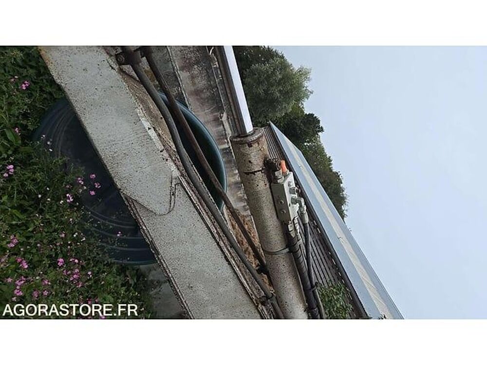 Tracto Pelle  occasion 93100 Plo&euml;zal
