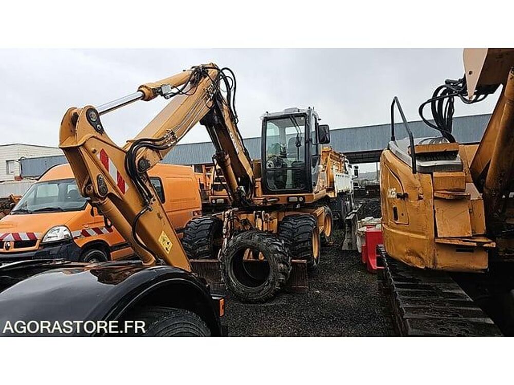 Tracto Pelle 2010 occasion 93100 Moulins