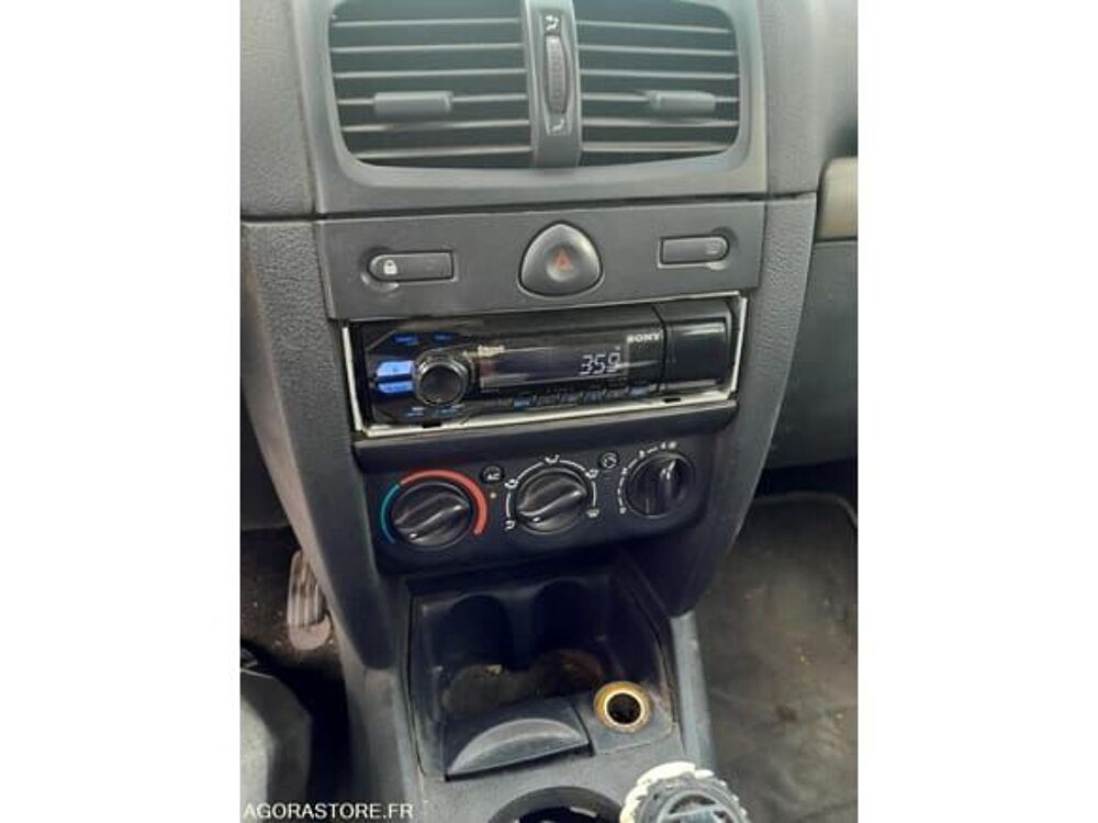 Clio VF1BBR7CF32738331 occasion 93100 Draguignan