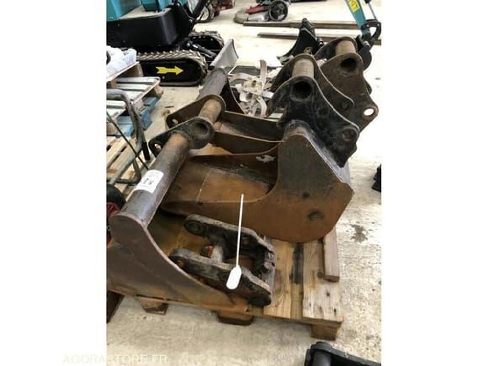 Pieces d&eacute;tach&eacute;es et accessoires Engins BTP  occasion 93100 Savignac