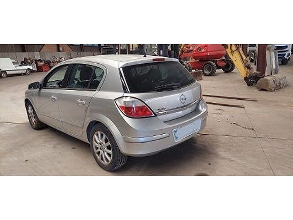Astra W0L0AHL4865002217 occasion 93100 Saint-Palais