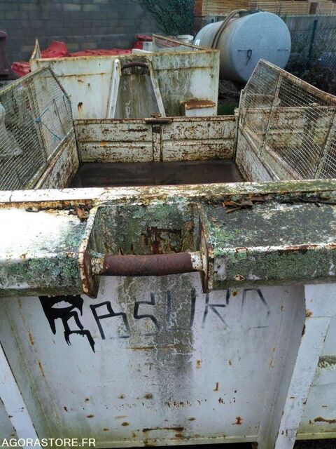 Pieces d&eacute;tach&eacute;es et accessoires Engins BTP 2009 occasion 93100 Rennes