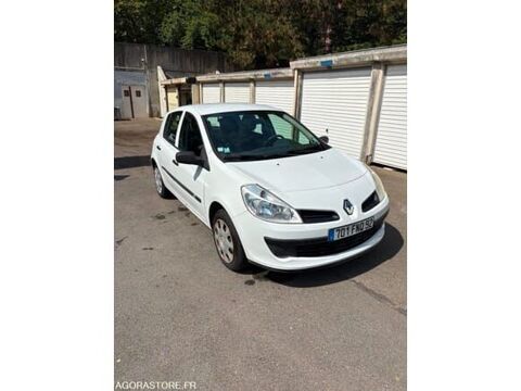 Annonce voiture Renault Clio 2600 €