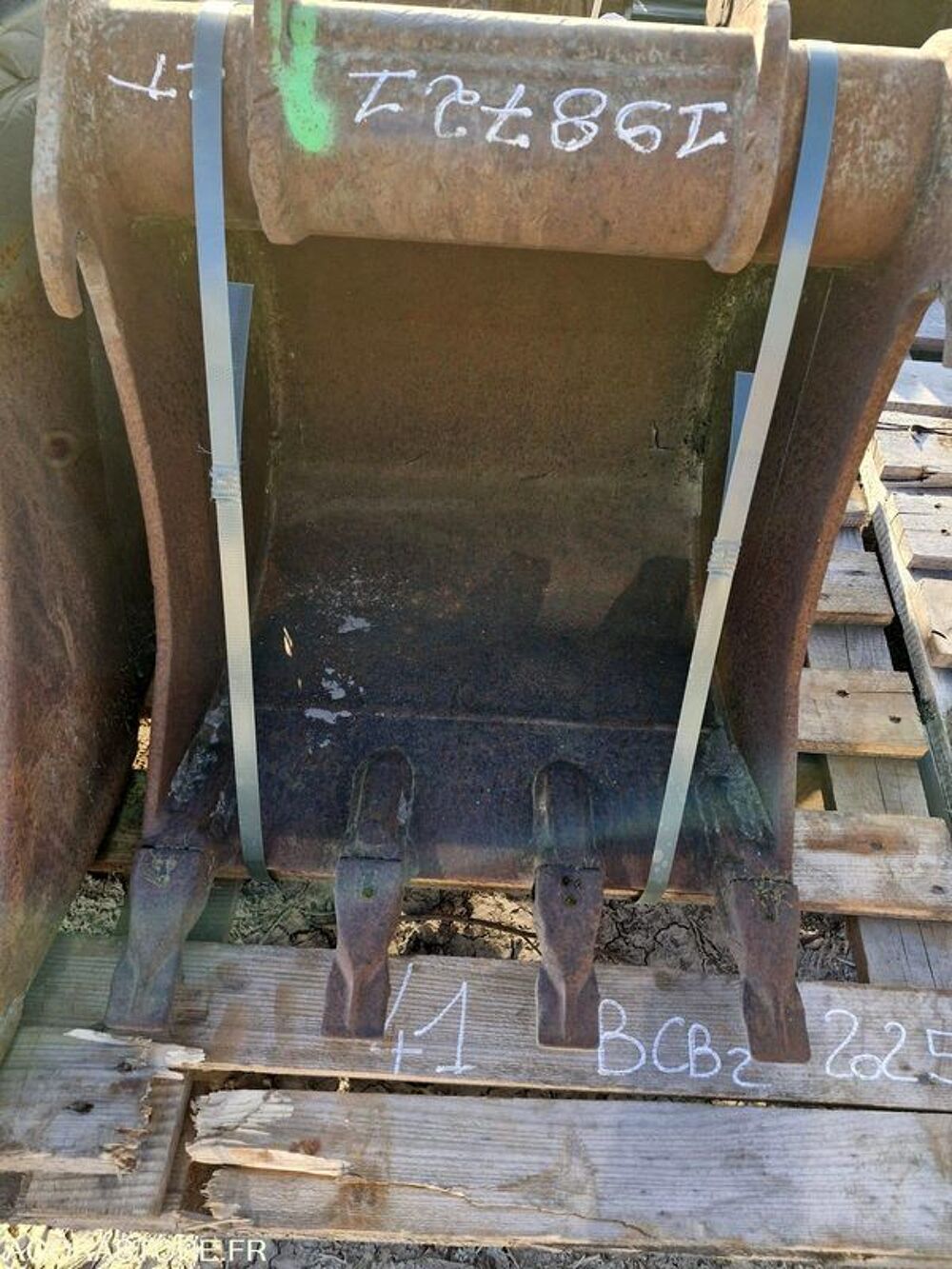 Pieces d&eacute;tach&eacute;es et accessoires Engins BTP  occasion 93100 Savignac