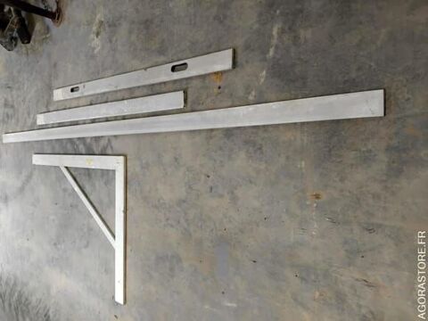 Equerre et r&egrave;gles de chantier - raw material - buildi... 50 93100 Les pieux