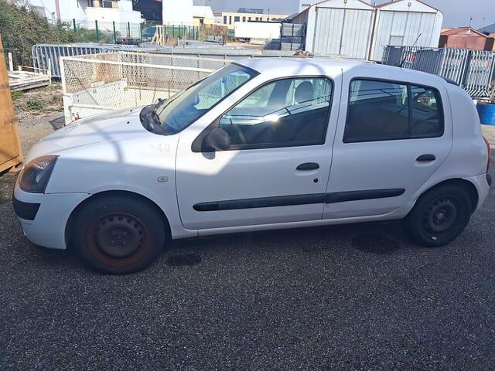 Clio VF1BB2T0531802424 occasion 93100 Bourg-En-Bresse