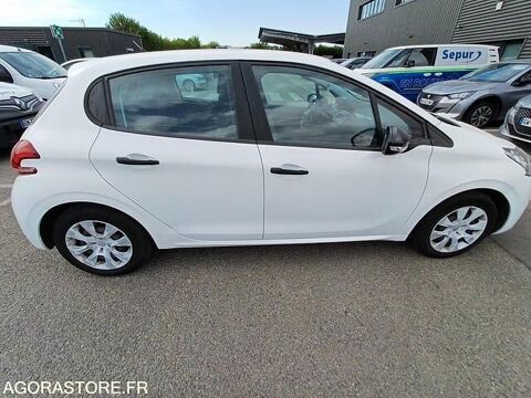 208  occasion 93100 Thiverval-Grignon